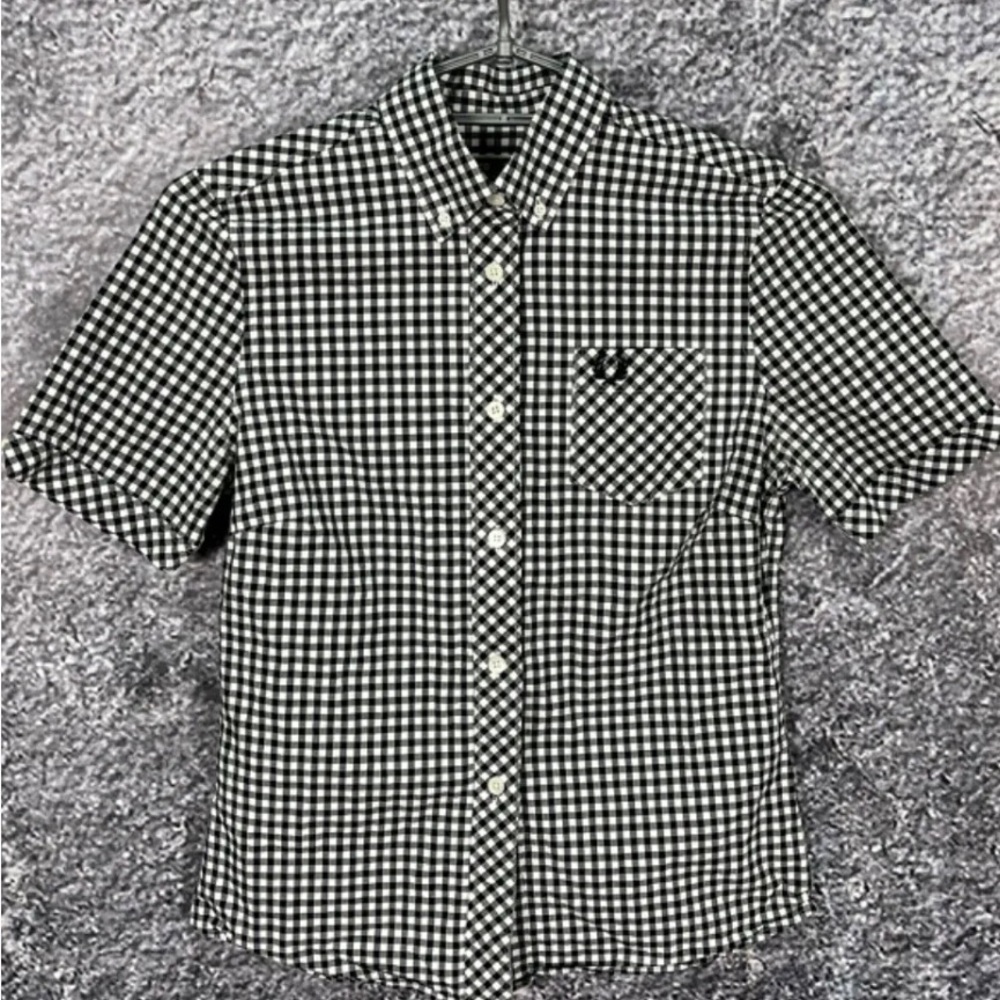 Fred Perry vintage 90’ Gingham blouse US6, fit US4. Excellent condition.